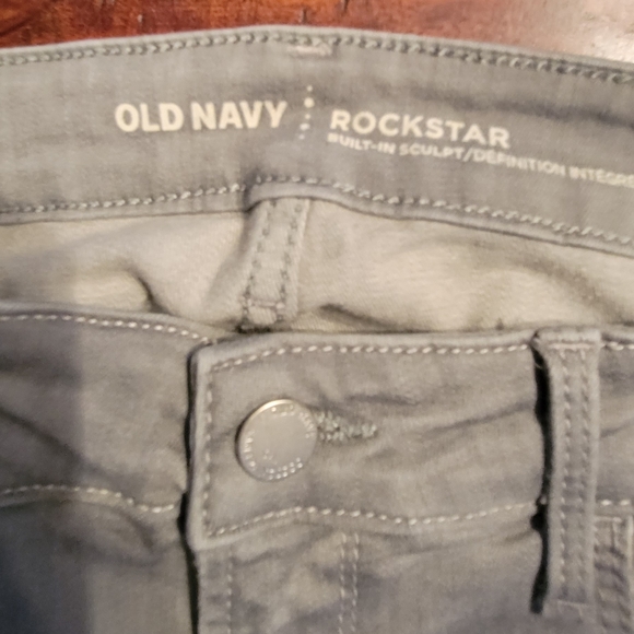 Old navy Rockstar jeans - Picture 2 of 3